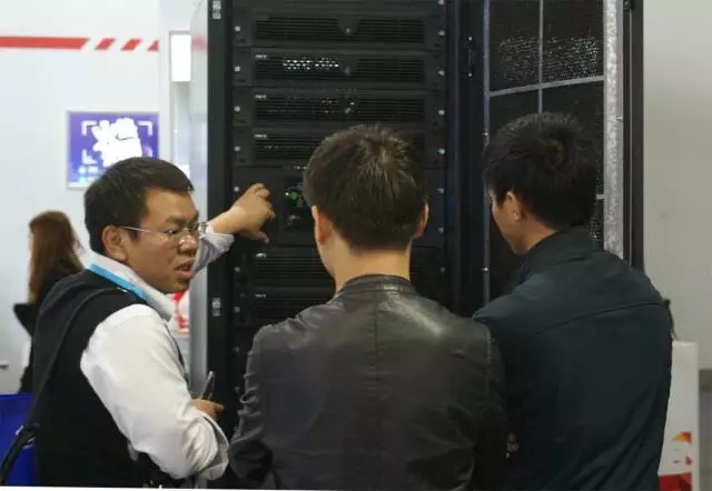 米兰体育客服人员接待客户